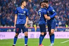 在线体育赛事-今夜体能课后，上海申花主帅复盘备战全明星赛，话题不断，轮换策略成焦点(真夜中2025巡演详细安排)